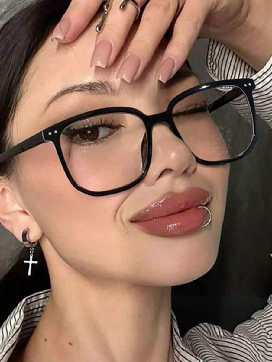 نظارات طبية بإطار مربع