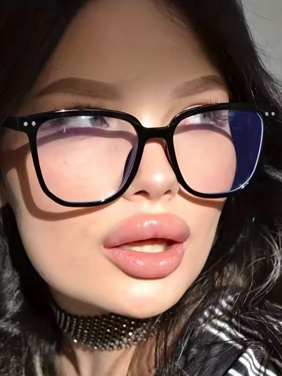نظارات طبية بإطار مربع