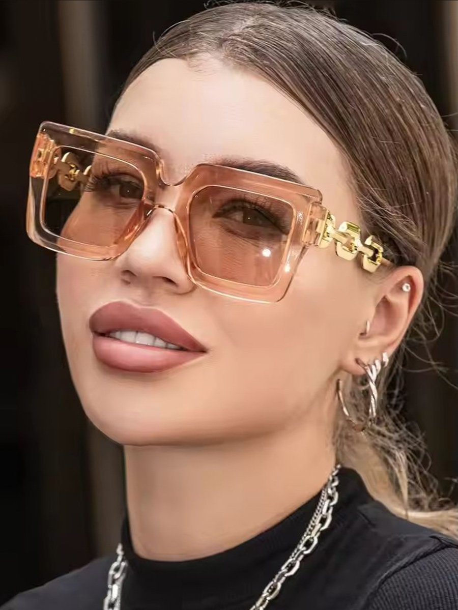 نظارة شمسية مربعة بتفاصيل سلسلة للنساء