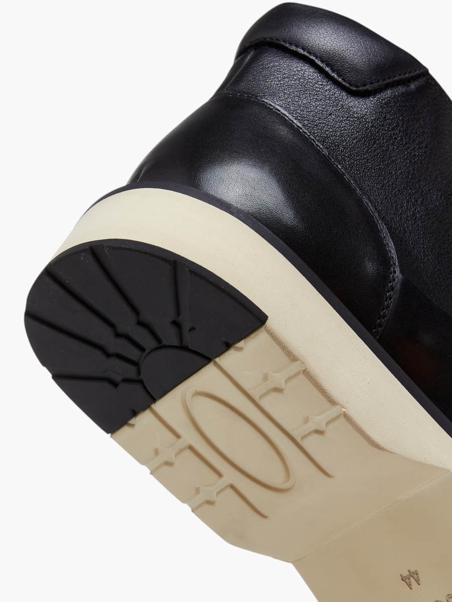 Men Lace-Up Chukka Boots
