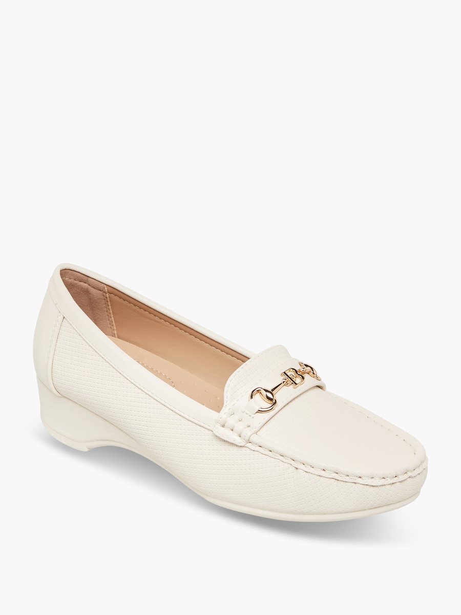 Women Buckle Accent Loafers