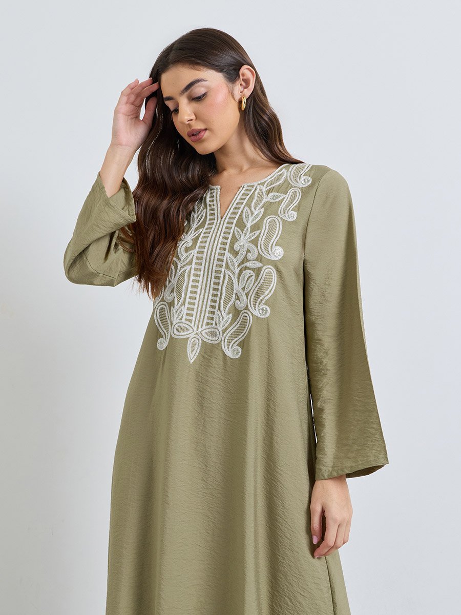 Green Embroidered Yoke Notch Neck Jalabiya