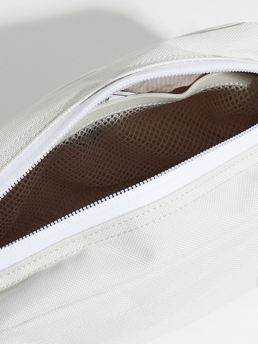 Chapter Plain Travel Wash Bag