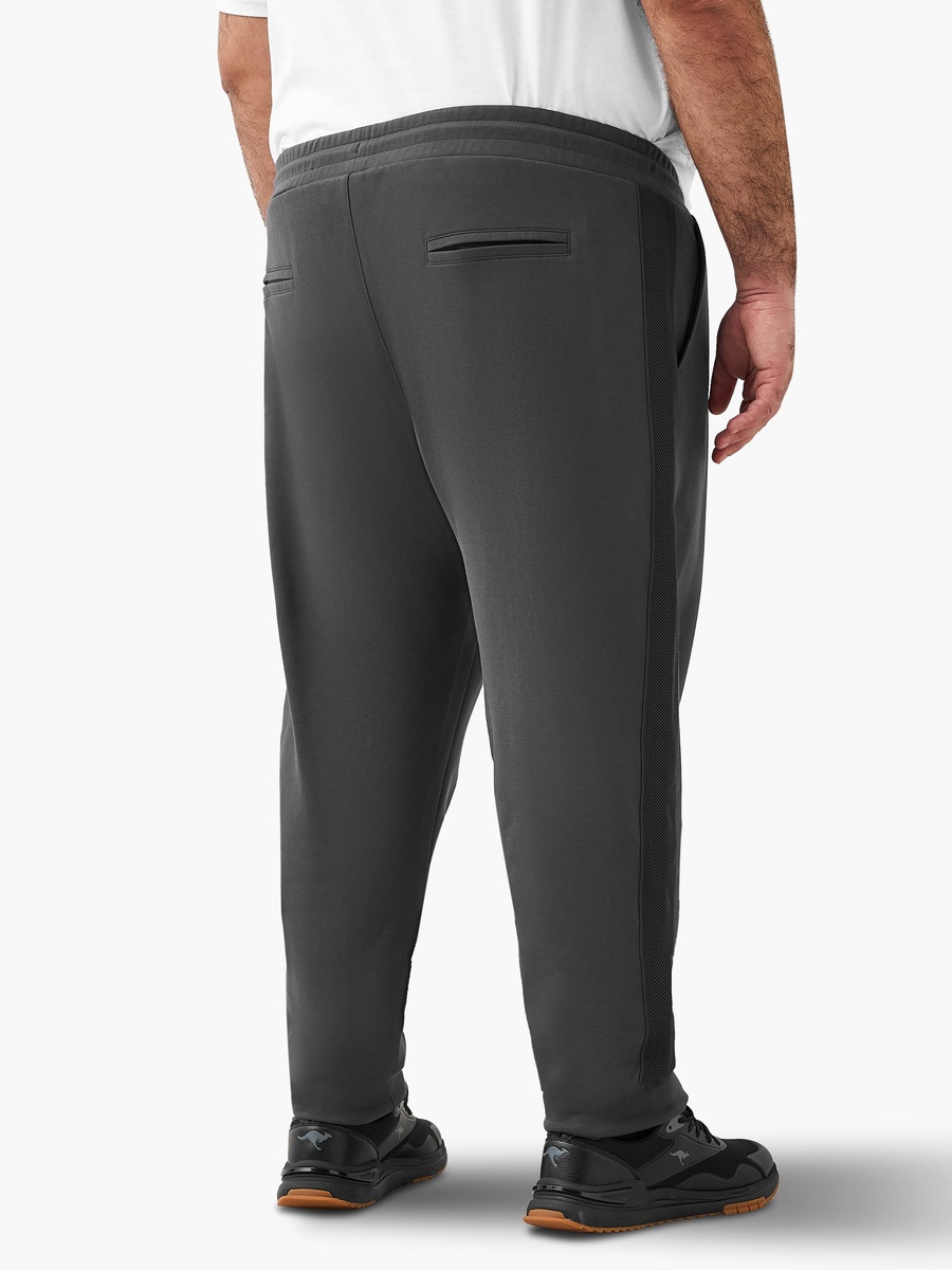 Men Regular Fit Joggers with Pockets