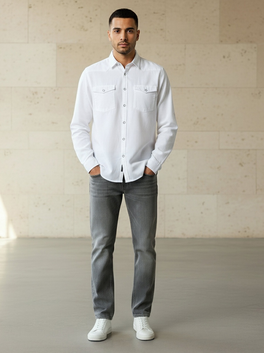 Men Regular Fit Collared Long Sleeves Denim Shirt
