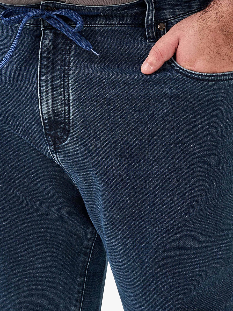 Men Relaxed Fit Flexi Waist Athletic Jeans