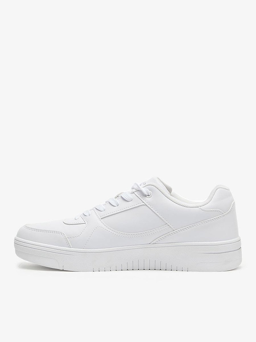 Men Classic White Low-Top Sneakers