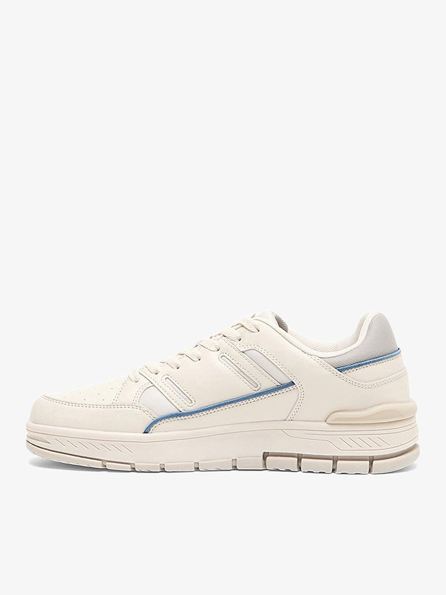 Men Casual Sneakers with Accents and Cushioned Sole