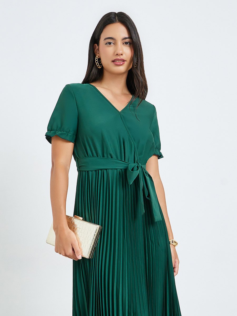 Green Pleated A-Line Maxi Dress with Tie Up Belt