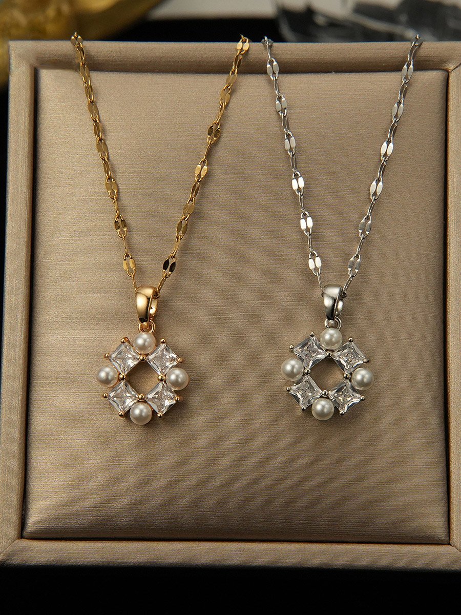 Embellished Faux Pearl Decor Necklace