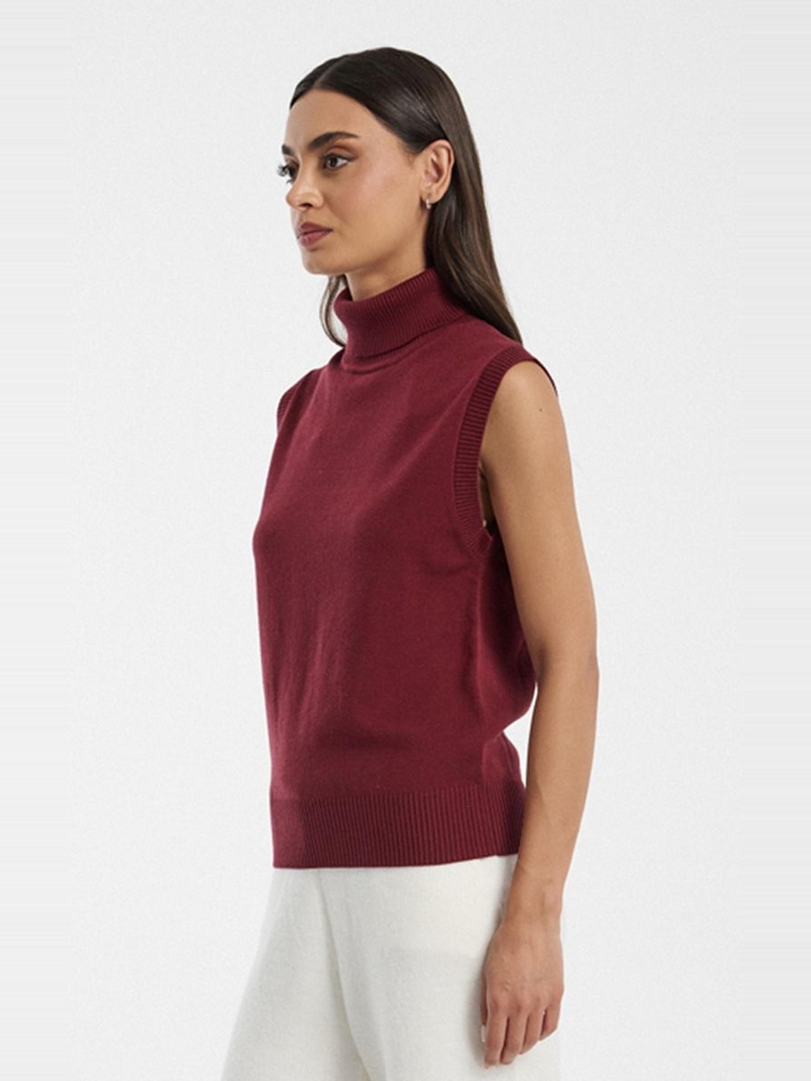 Sleeveless Knitted Sweater