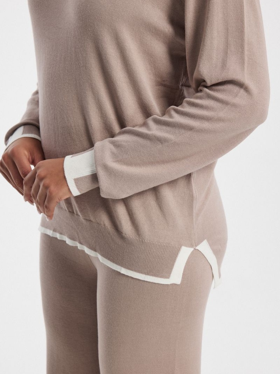 Knit Sweater with Contrast Hem