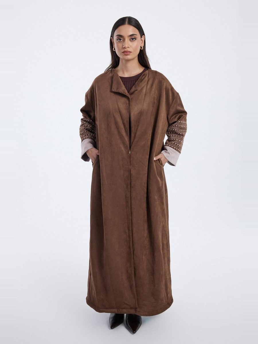 Farwa with Embroidered Sleeve Detail