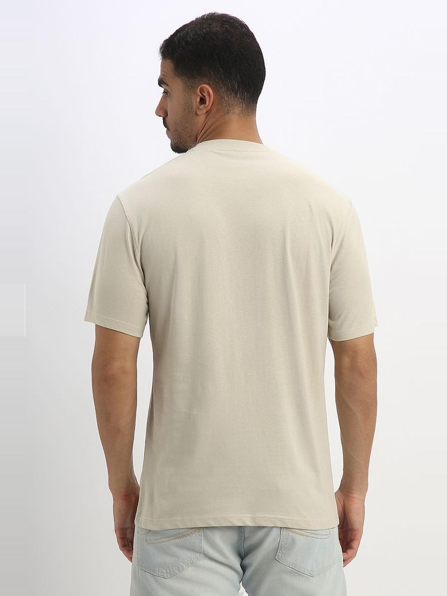 Men T-Shirt with Front Print and Crew Neck