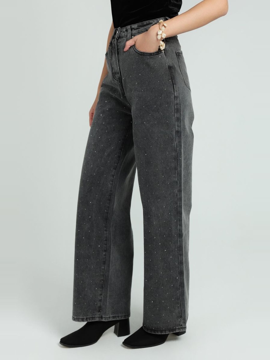 Jeans with Subtle Embellishment