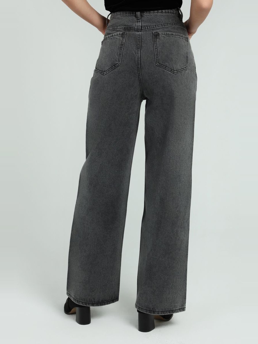 Jeans with Subtle Embellishment