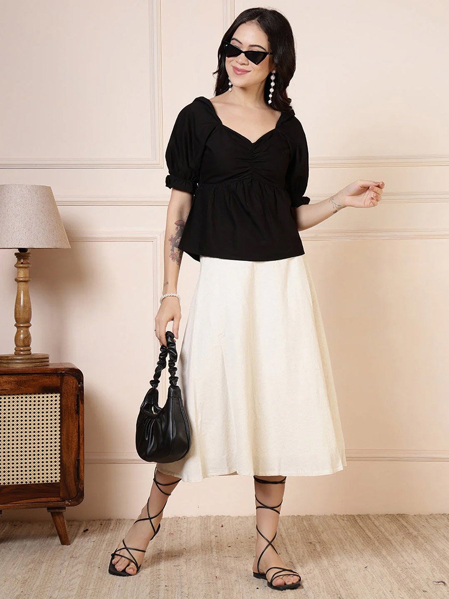 Women Black Sweetheart Neck Puff Sleeves Top