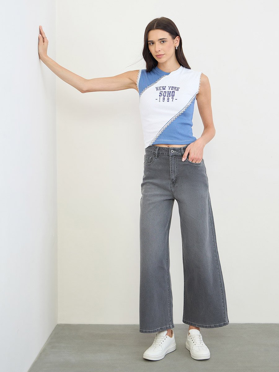 جينز بخصر عالي وأرجل واسعة غسيل باهت