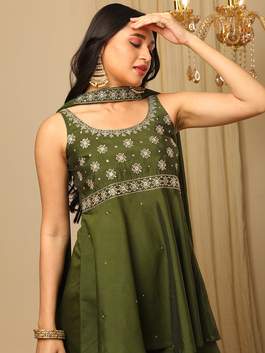Women Zari Sequined Detail Tunic and Gharara Pants with Choker Dupatta Co-Ords