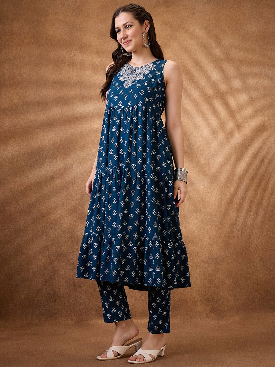 Women Blue Embroidered Floral Print Kurta with Pants Set