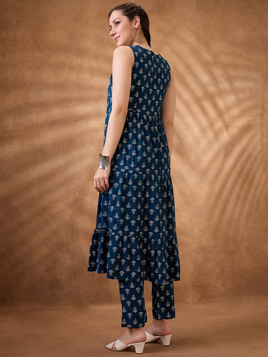 Women Blue Embroidered Floral Print Kurta with Pants Set