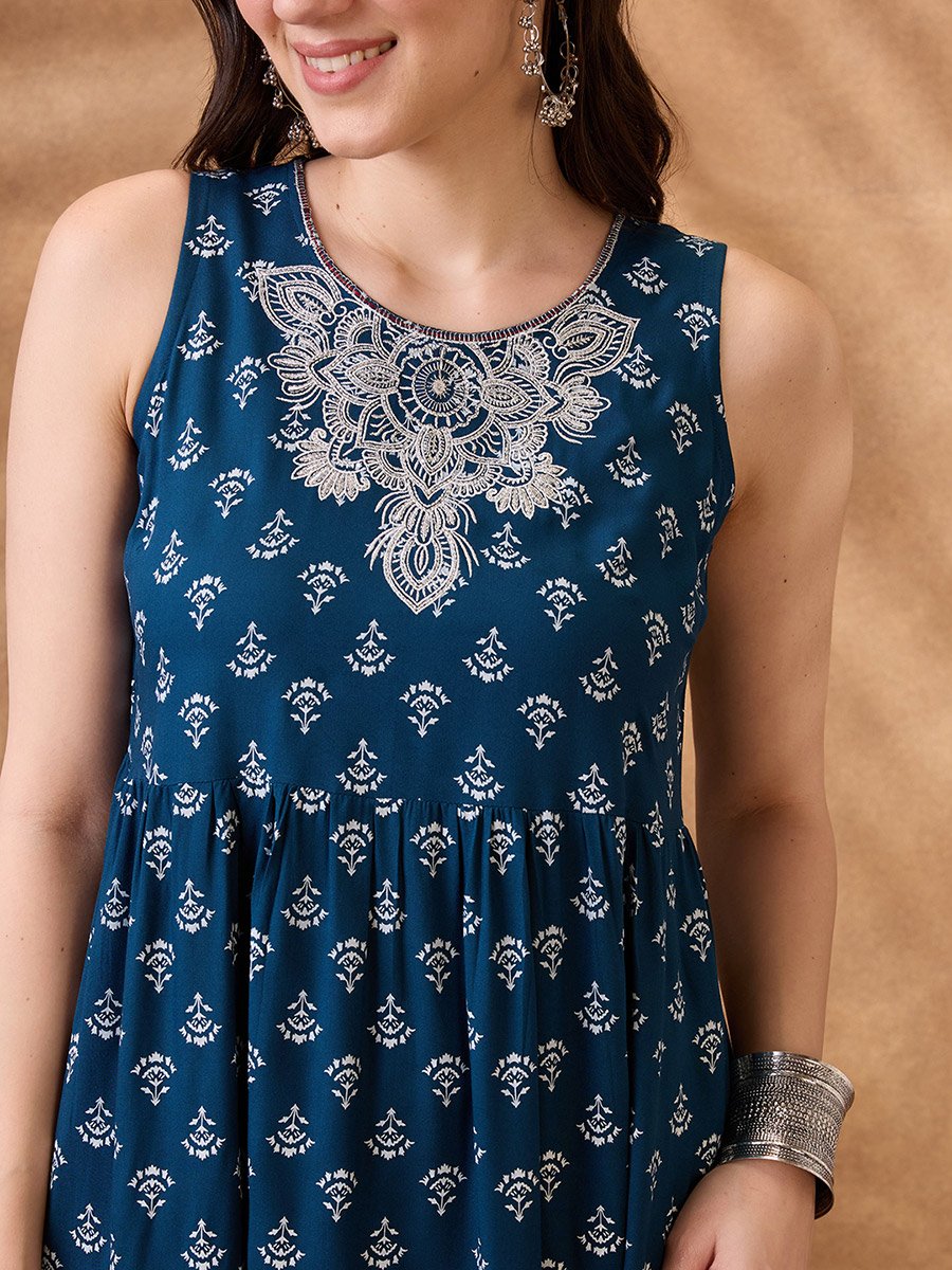 Women Blue Embroidered Floral Print Kurta with Pants Set