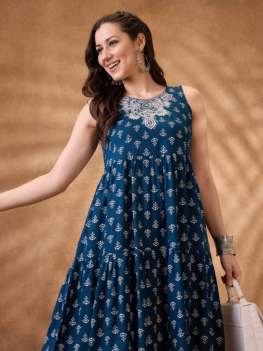 Women Blue Embroidered Floral Print Kurta with Pants Set