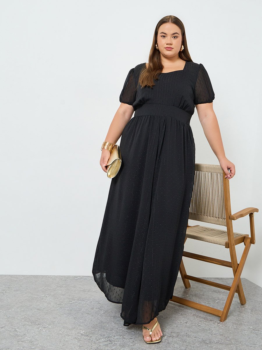 Plus Size Sweetheart Neck Dobby Maxi Dress