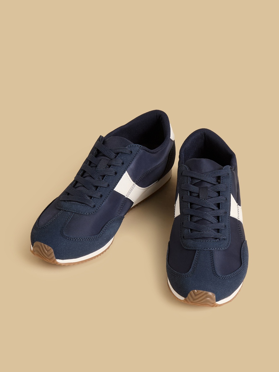 Textured Sports Shoes with Lace-Up Closure