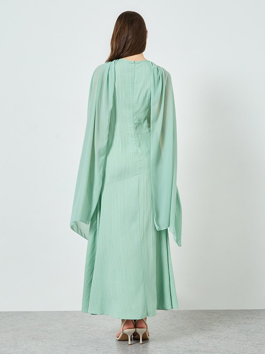 Green Textured Shawl Maxi Dress For Default Category at UAE | Styli