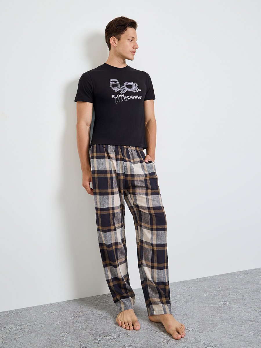 Men Graphic Print T-Shirt and Checked Pyjama Set