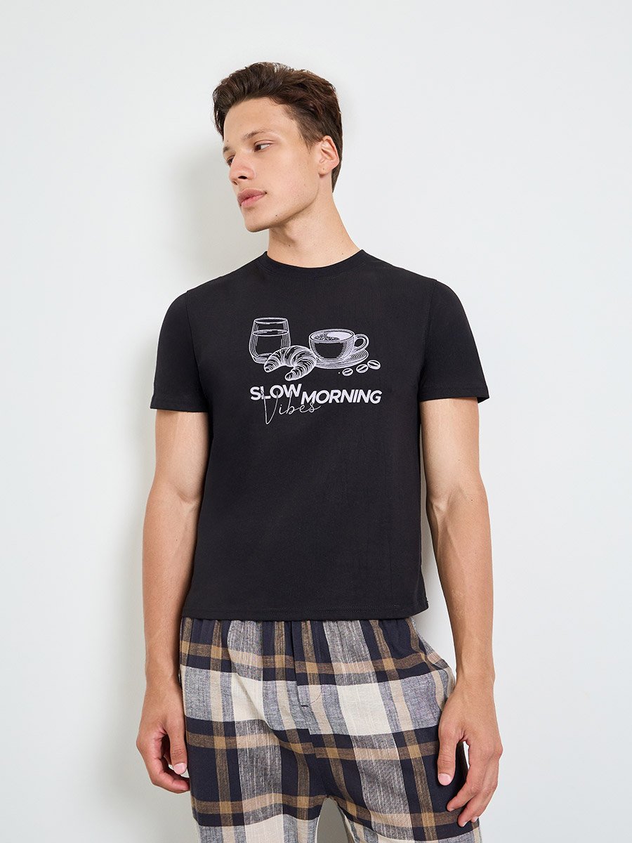 Men Graphic Print T-Shirt and Checked Pyjama Set