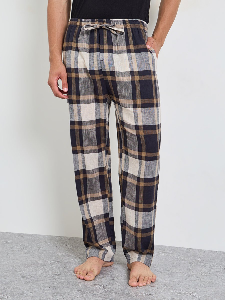 Men Graphic Print T-Shirt and Checked Pyjama Set