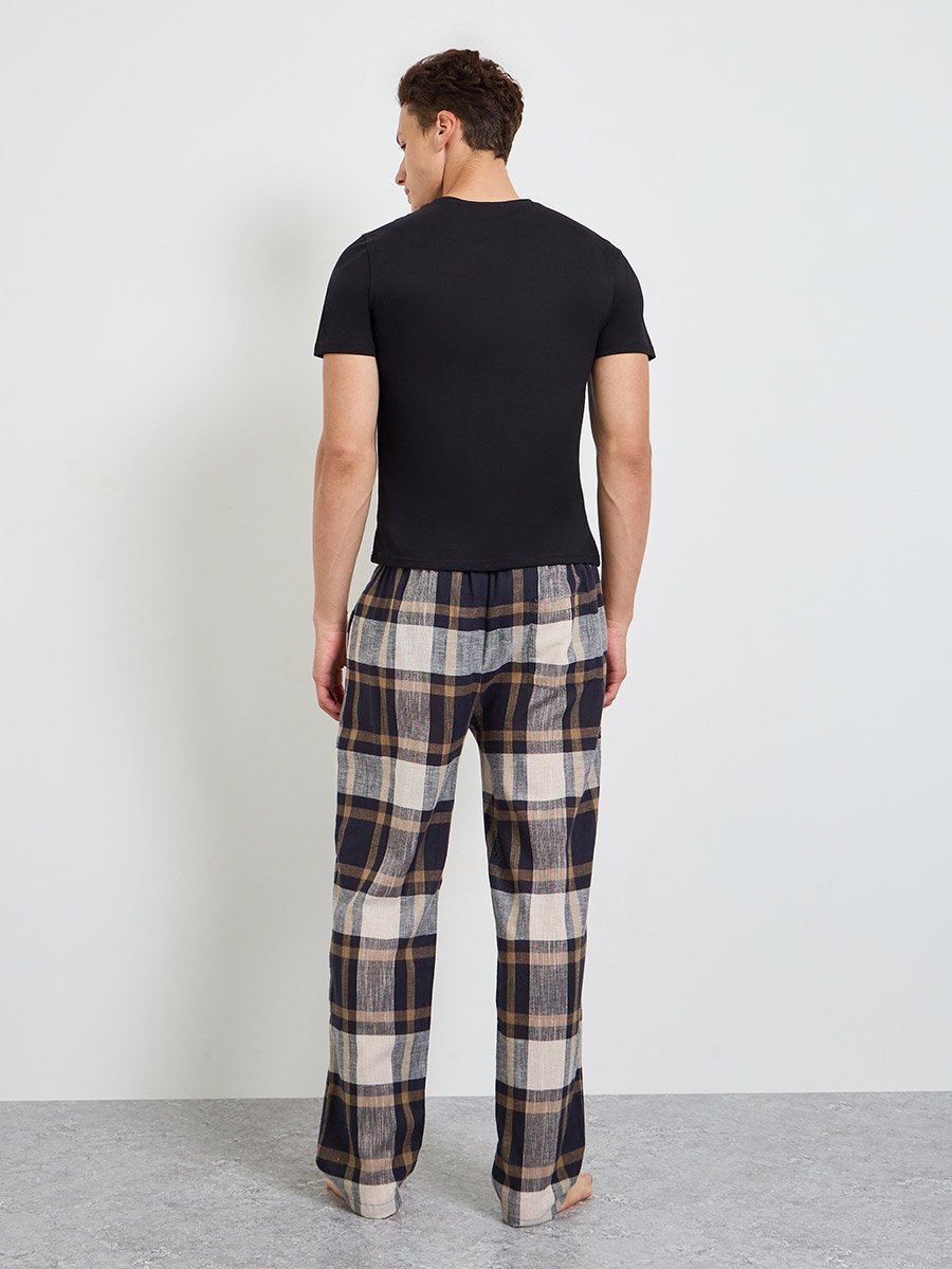 Men Graphic Print T-Shirt and Checked Pyjama Set