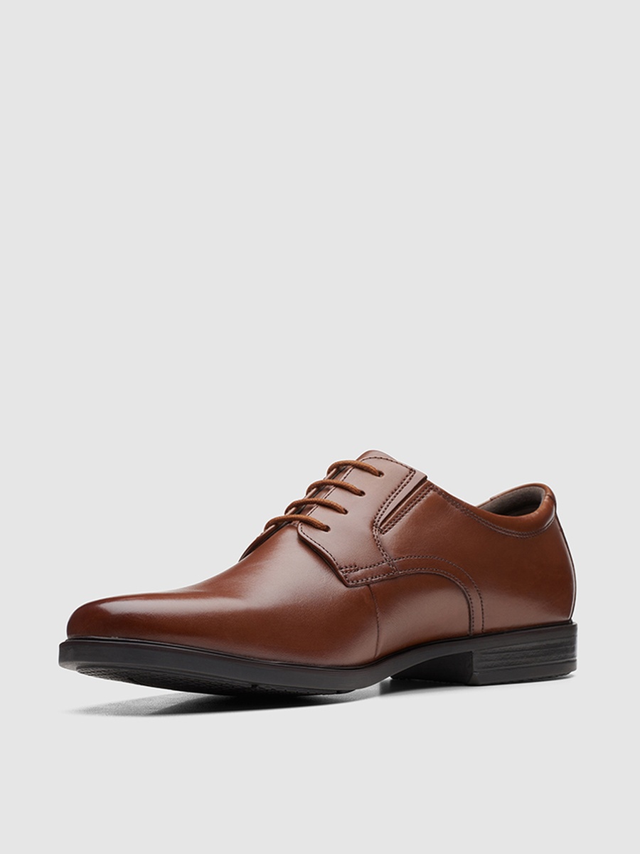 حذاء مشي طراز هوارد