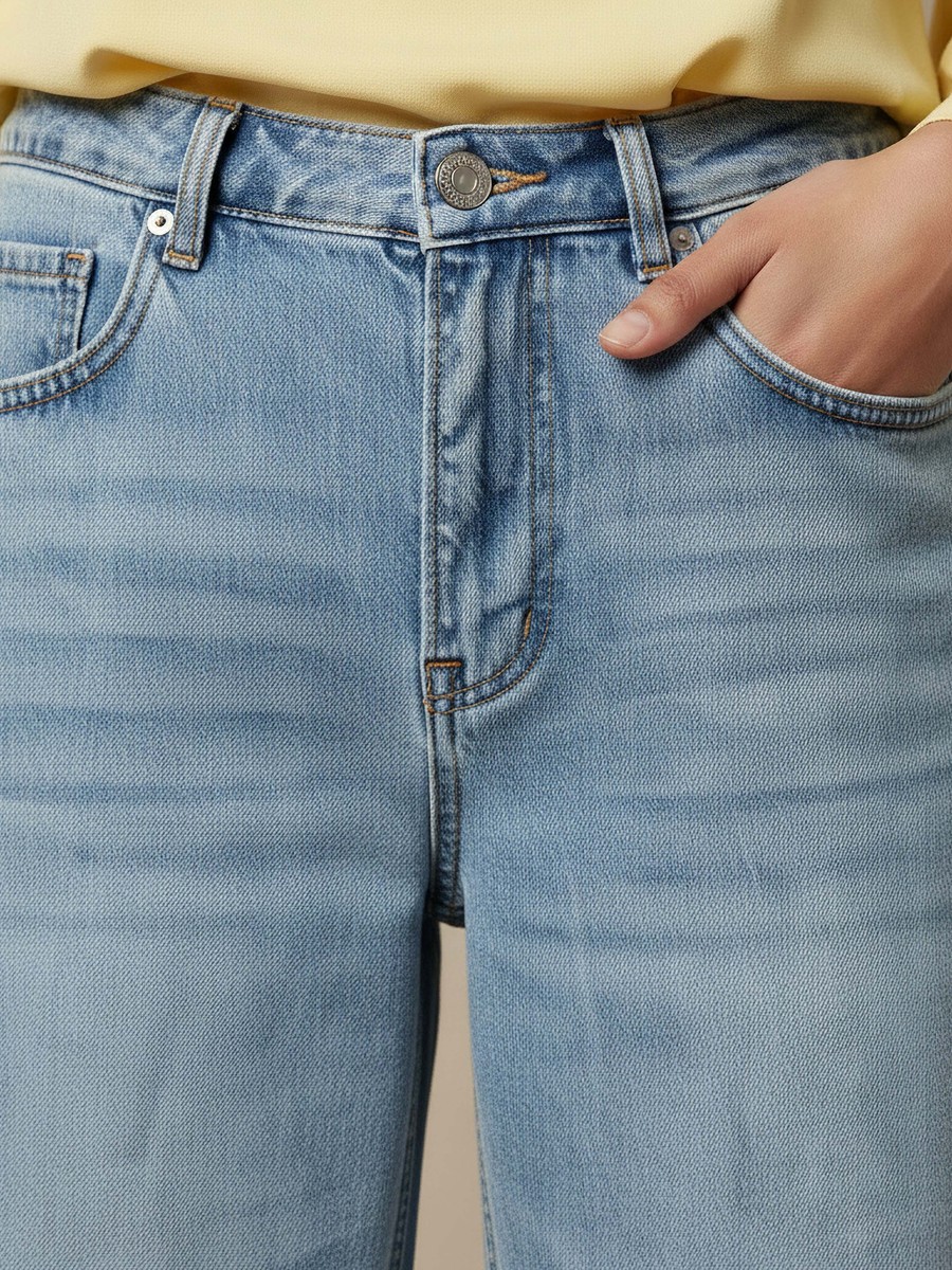 بنطال جينز بساق واسعة وجيوب