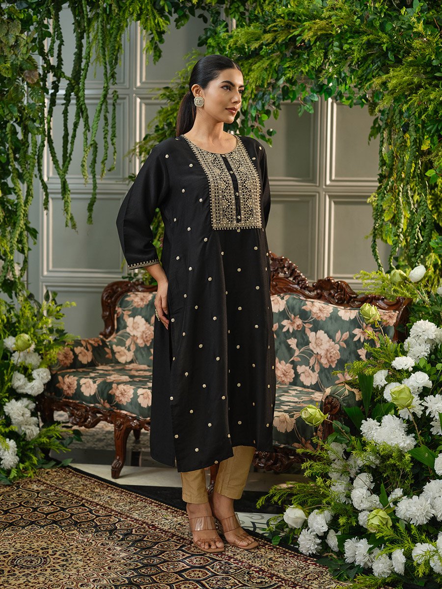 Women Thread Work Raw Silk Straight Kurta