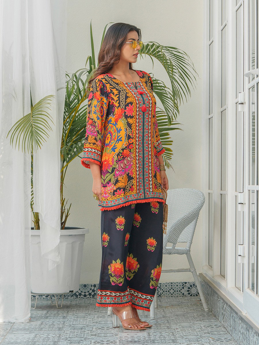 Women Printed Round Neck Tunic and Trousers Co-Ords