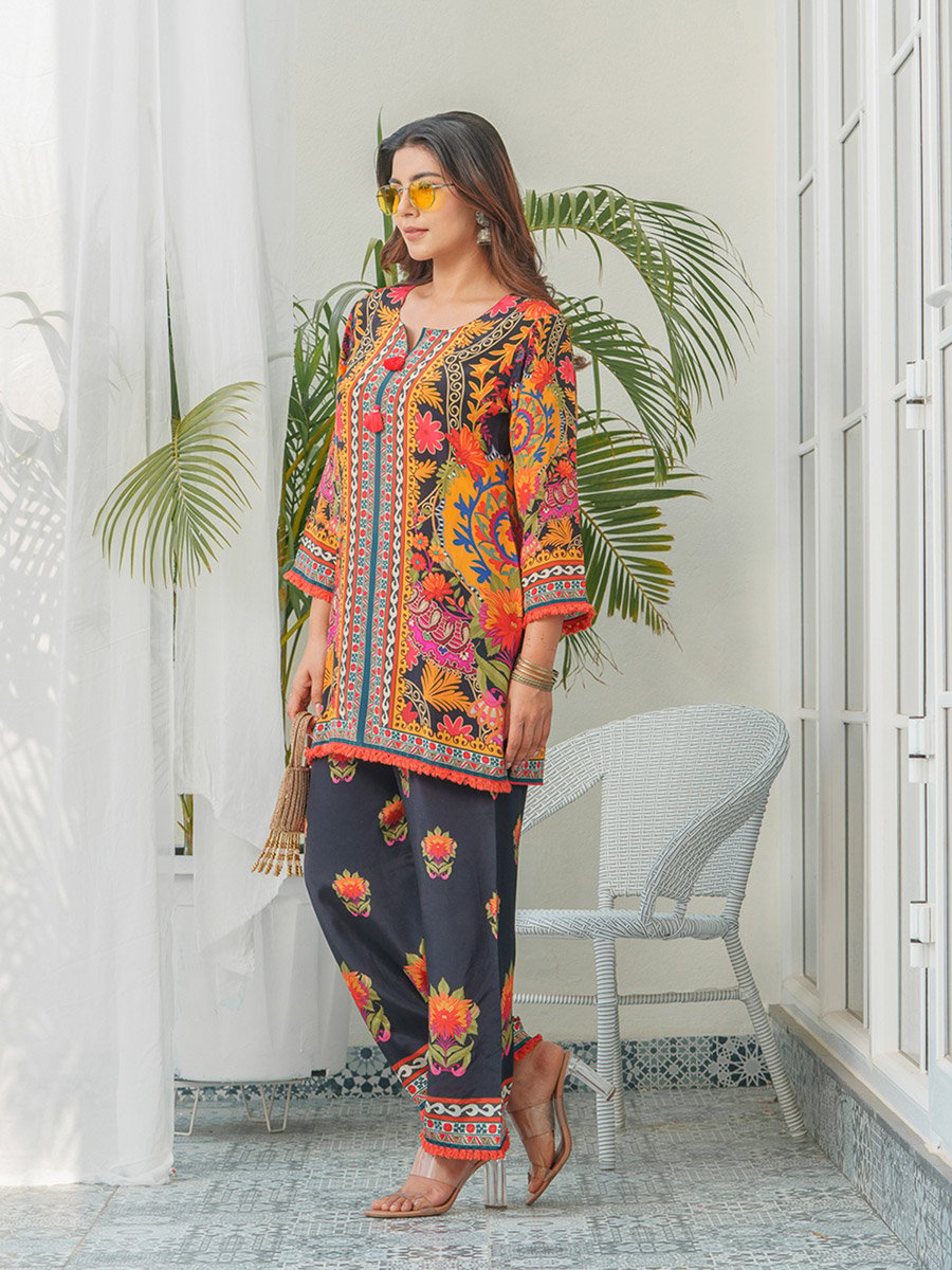 Women Printed Round Neck Tunic and Trousers Co-Ords