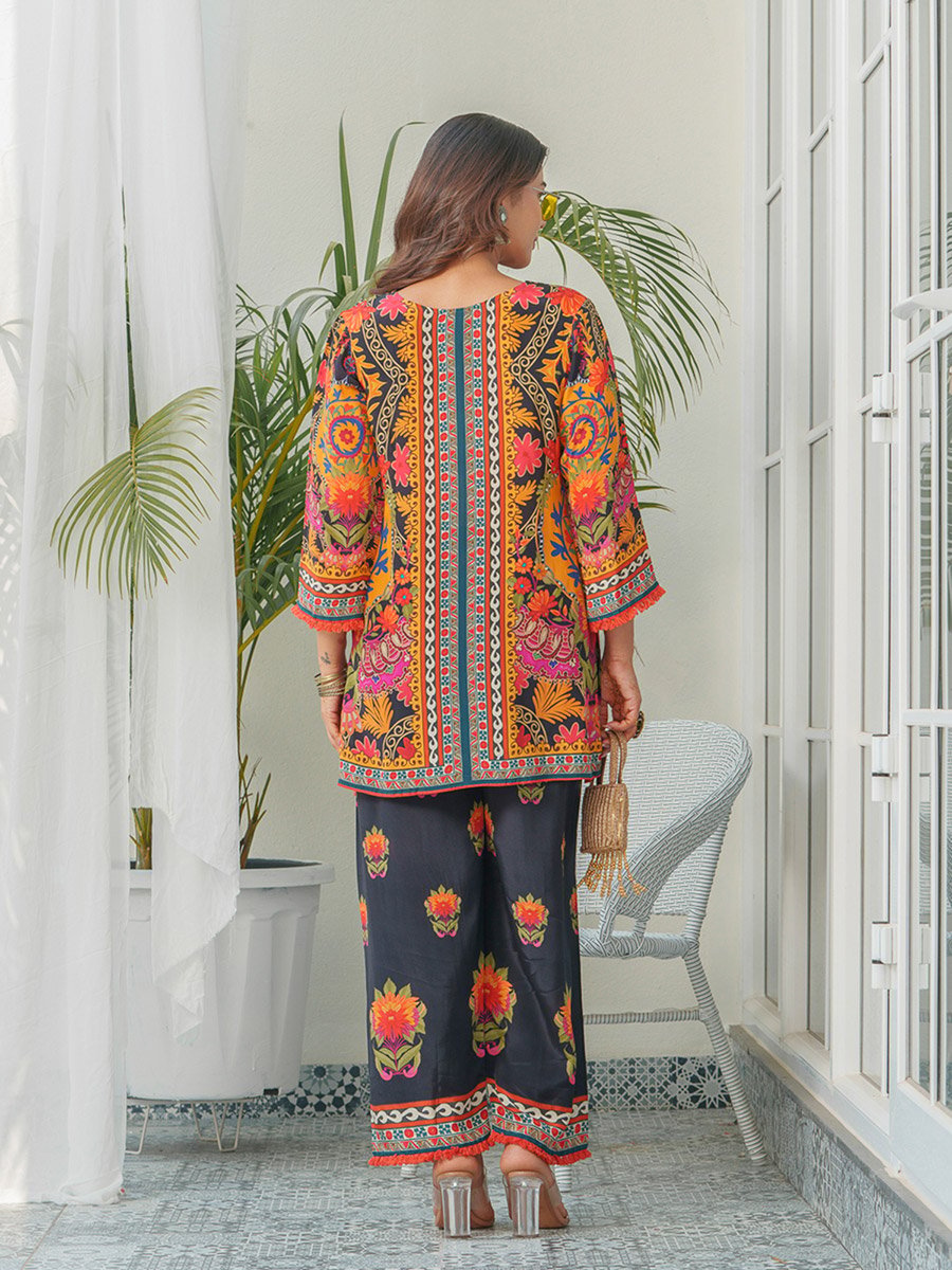 Women Printed Round Neck Tunic and Trousers Co-Ords