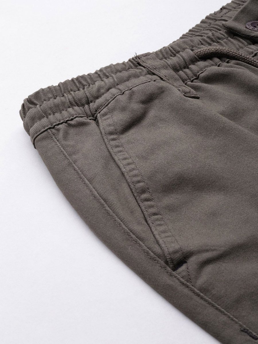 Men Grey Slim Fit Solid Chinos