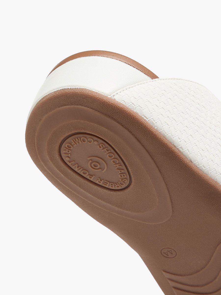 Men Buckle Accent Comfort Sandals