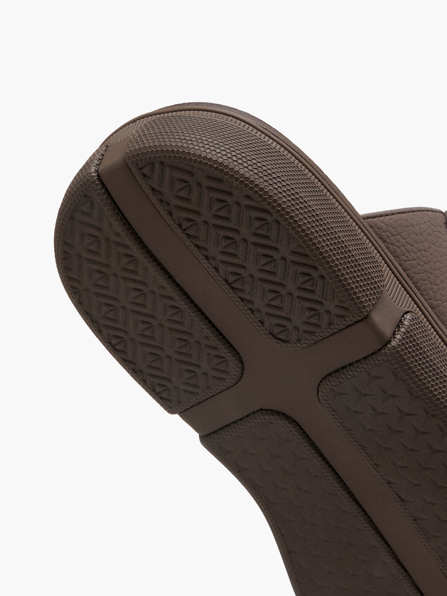 Men Cross Strap Comfort Sandals