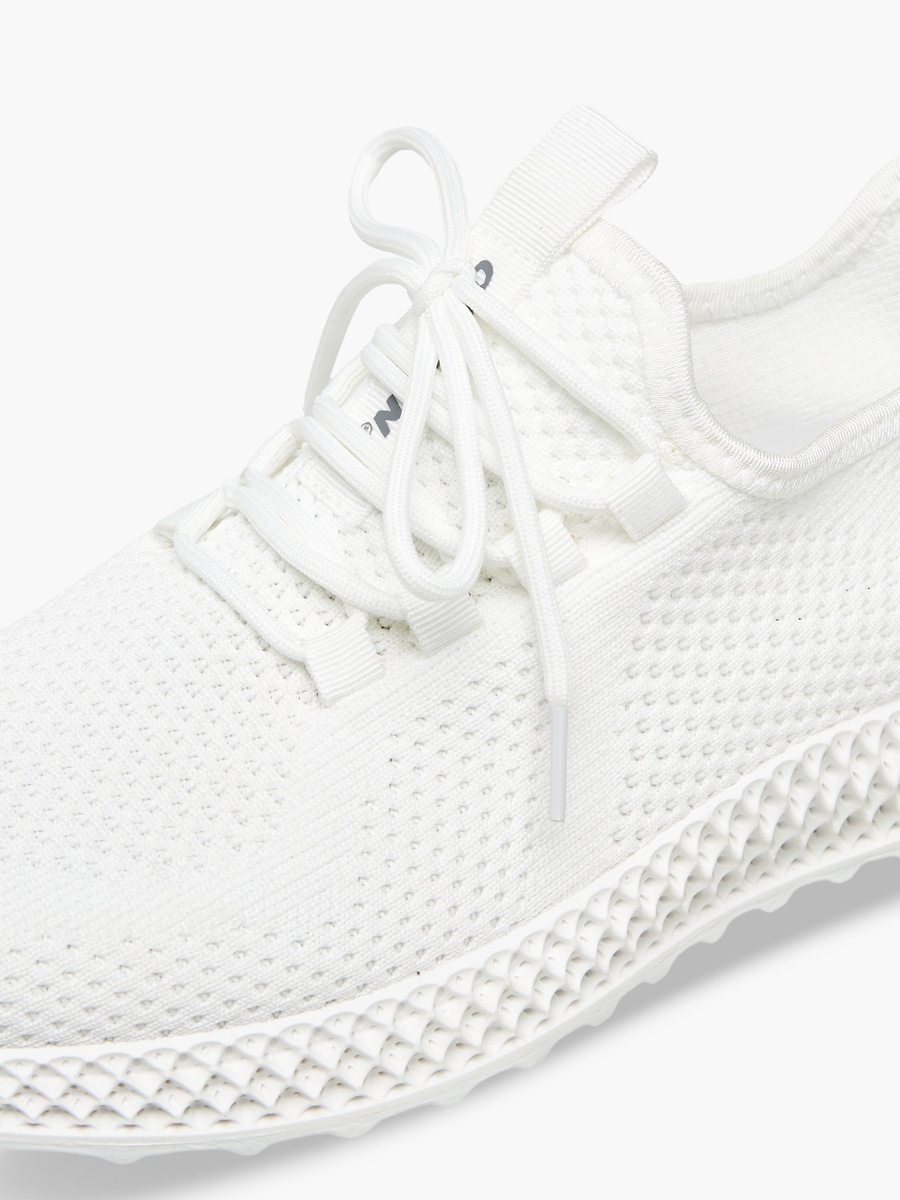 Men Lace-Up Sports Shoes