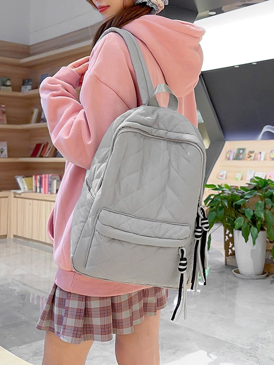 شنطة ظهر بسحاب غلق وتصميم مبطن