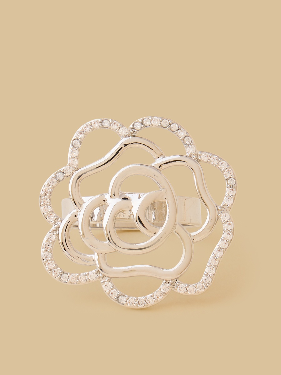 خاتم مزين بتصميم زهرة