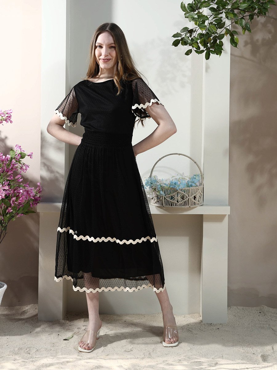 Black A-Line Midi Dress with Scalloped Trim For Women at Oman | Styli Black A-Line Midi Dress with Scalloped Trim For Women at Oman | Styli