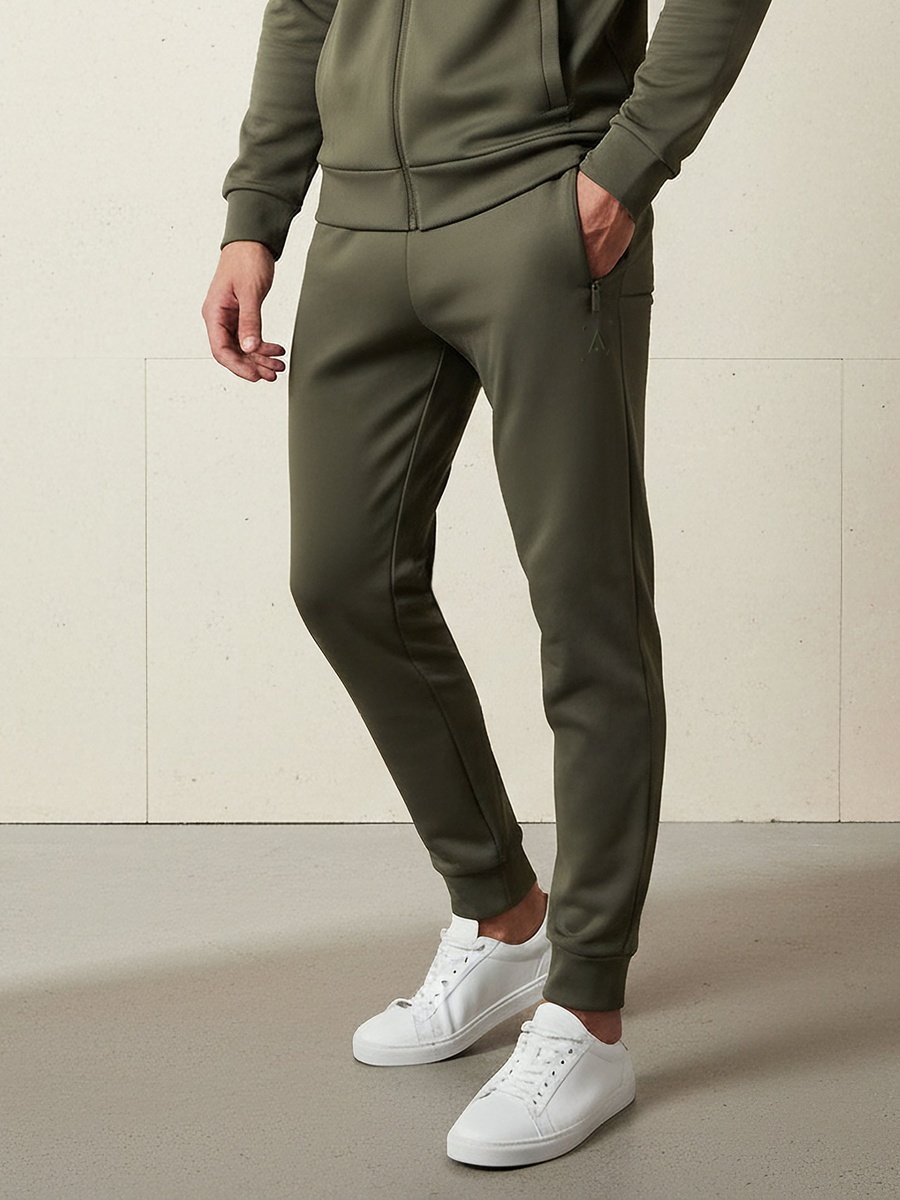 Men Regular Fit Joggers with Zipper Pockets