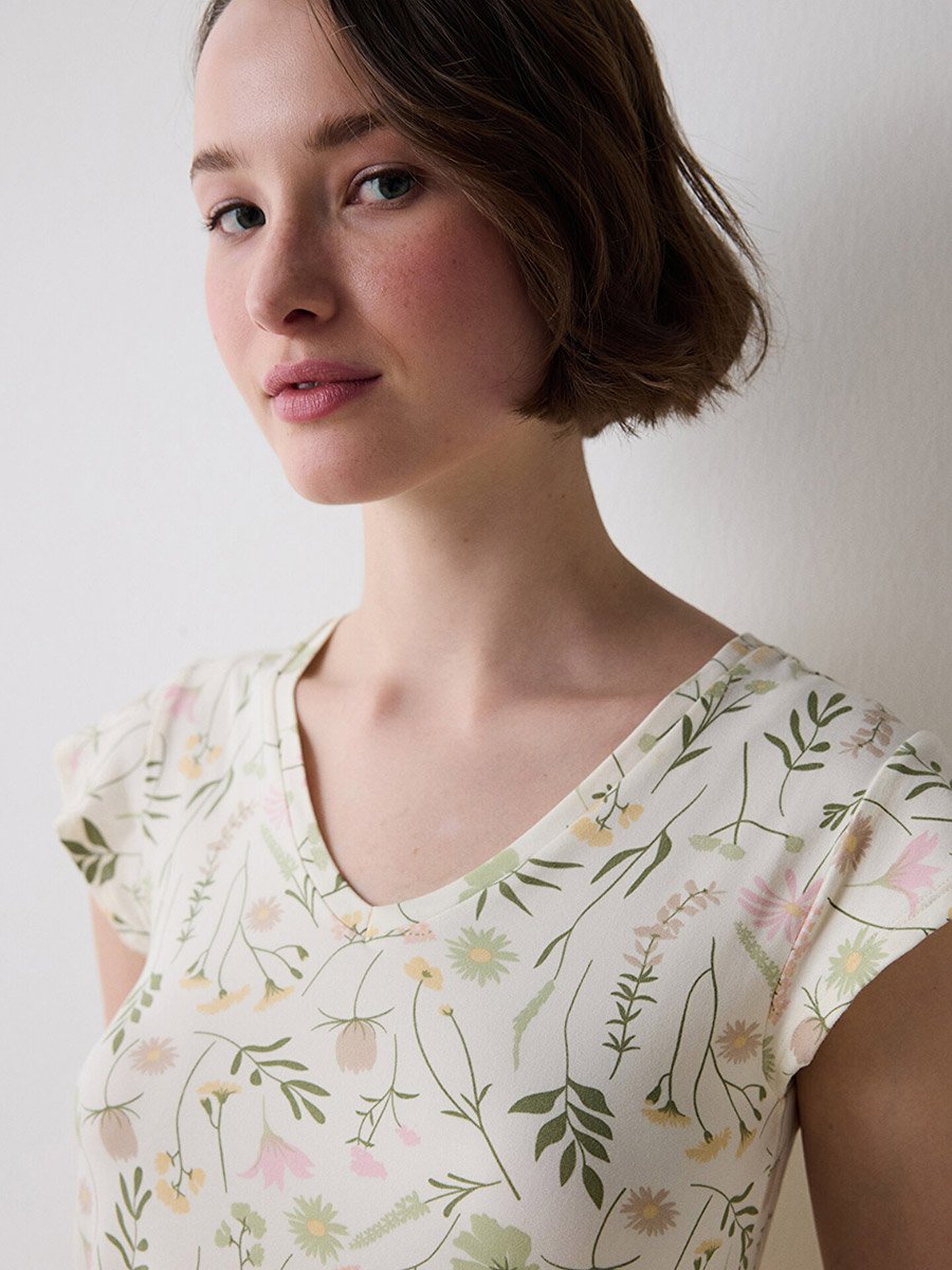 Iris Floral Print T-Shirt and Capri Set