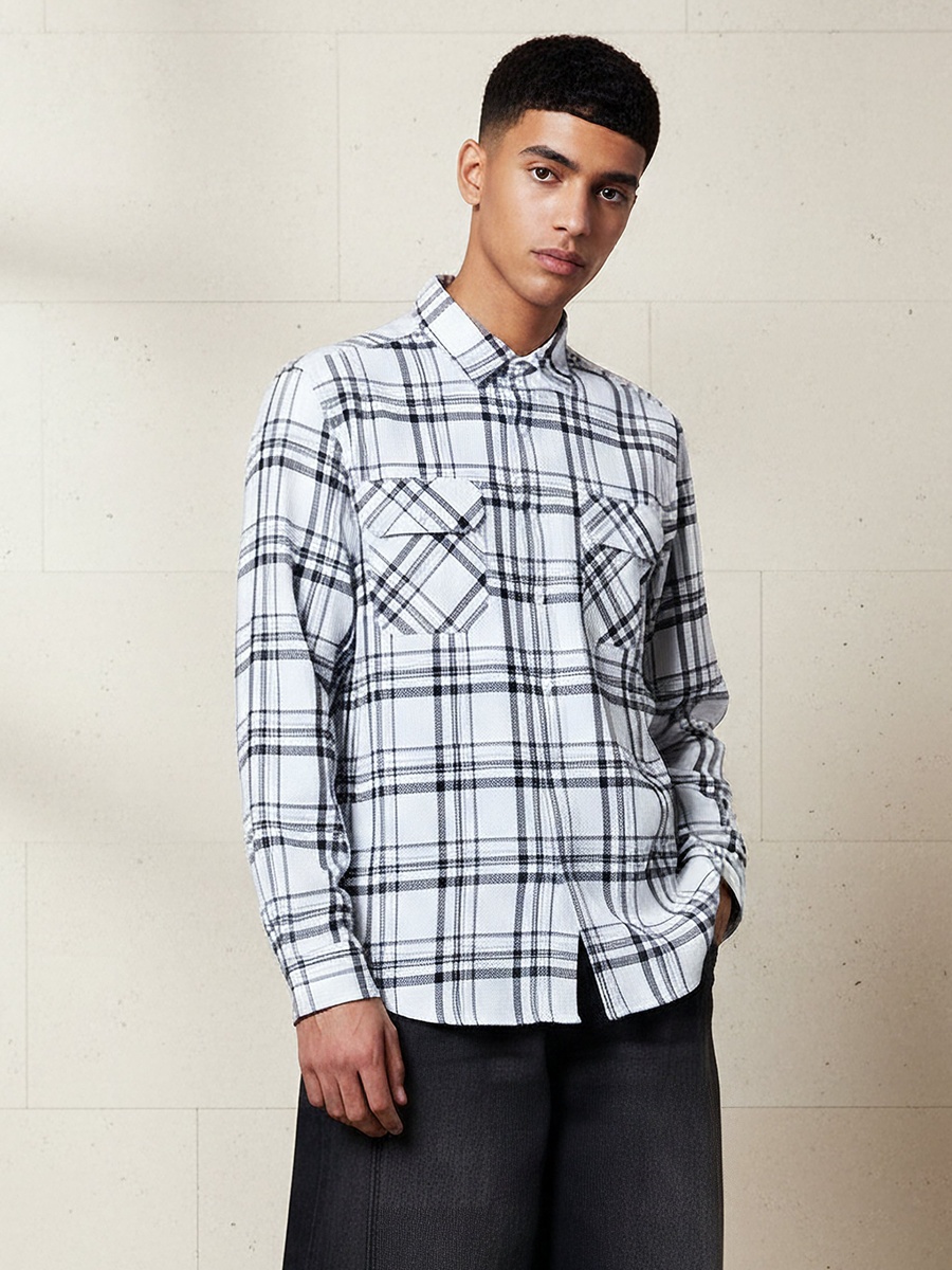 Men Regular Fit Collared Checked Long Sleeves Shirt